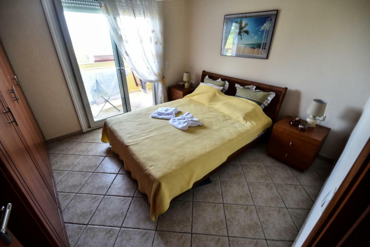 Martha'S Villa Nea Iraklitsa Extérieur photo