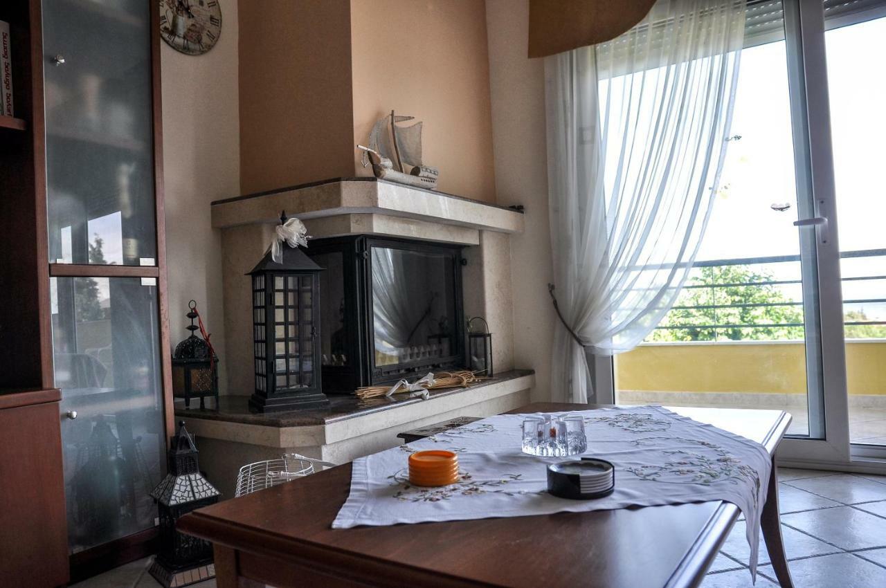 Martha'S Villa Nea Iraklitsa Extérieur photo
